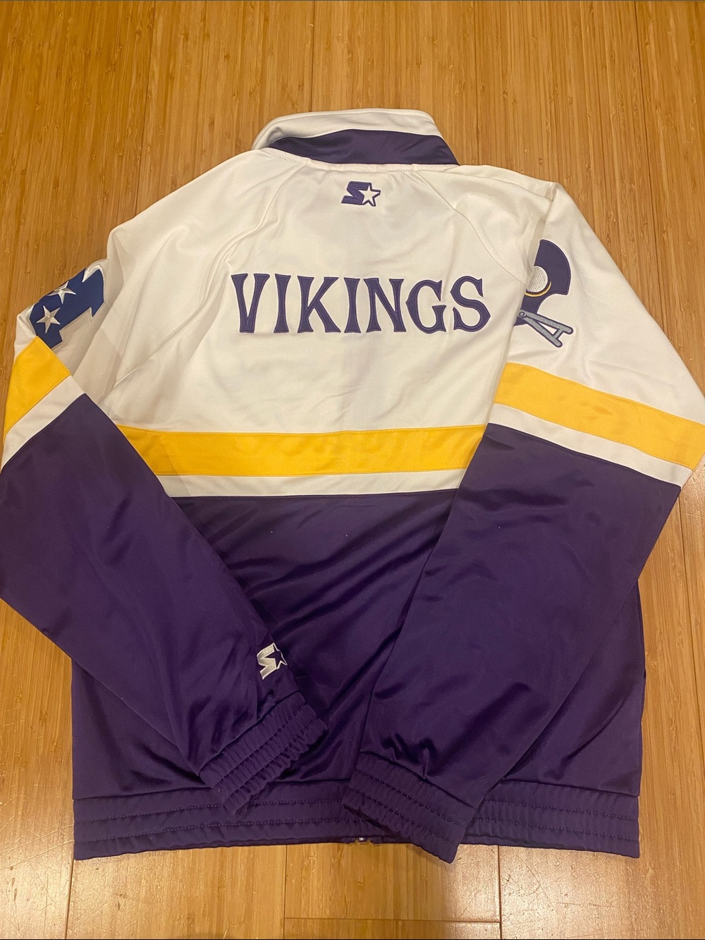 NWOT Men’s Minnesota Vikings zip up sweater. Size medium. - Picture 2 of 3